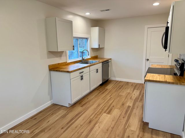 1607 Berry Rd, Knoxville, TN 37920