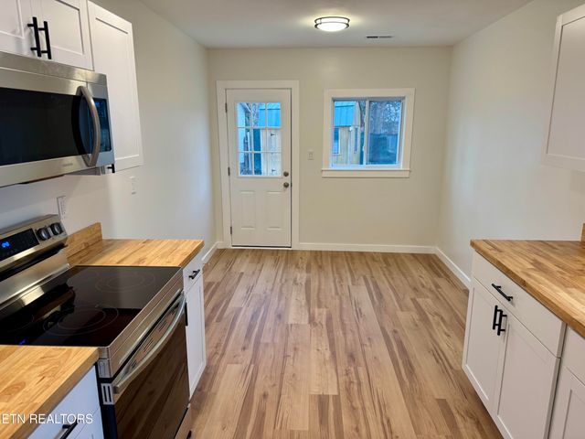 1607 Berry Rd, Knoxville, TN 37920