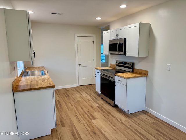 1607 Berry Rd, Knoxville, TN 37920