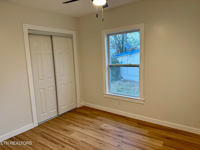 1607 Berry Rd, Knoxville, TN 37920