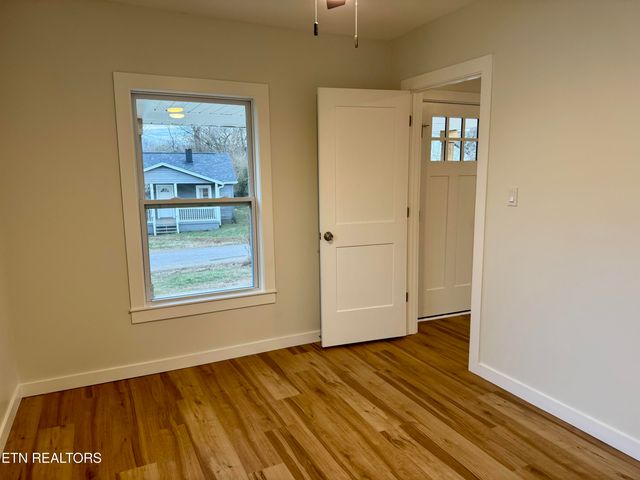 1607 Berry Rd, Knoxville, TN 37920