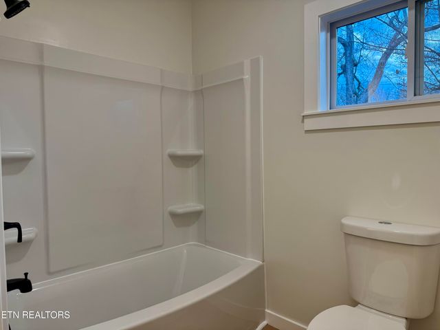 1607 Berry Rd, Knoxville, TN 37920