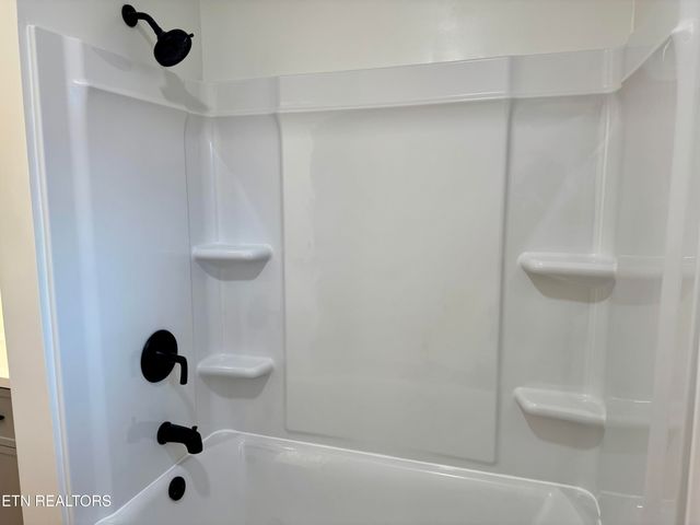 1607 Berry Rd, Knoxville, TN 37920