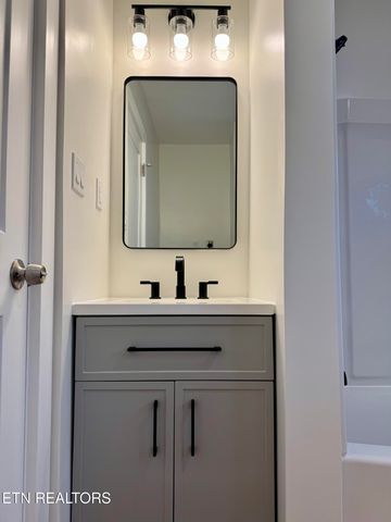 1607 Berry Rd, Knoxville, TN 37920