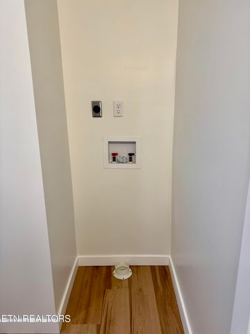 1607 Berry Rd, Knoxville, TN 37920