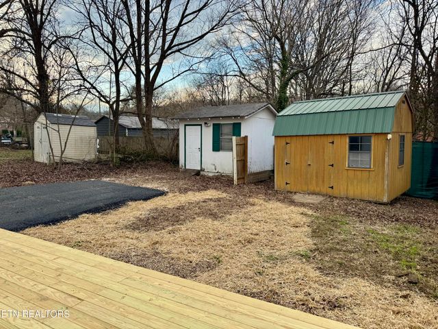 1607 Berry Rd, Knoxville, TN 37920