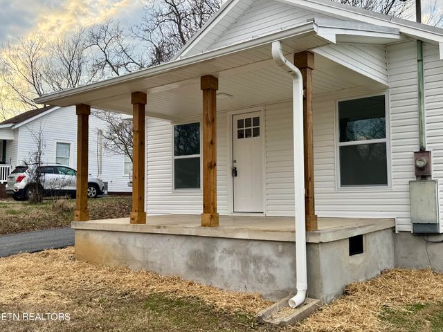 1607 Berry Rd, Knoxville, TN 37920