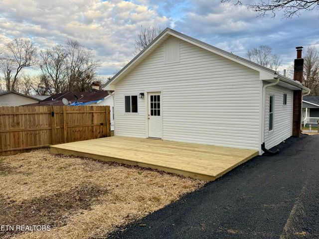 1607 Berry Rd, Knoxville, TN 37920