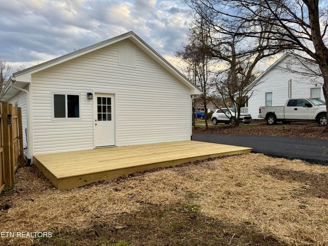 1607 Berry Rd, Knoxville, TN 37920