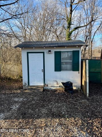 1607 Berry Rd, Knoxville, TN 37920