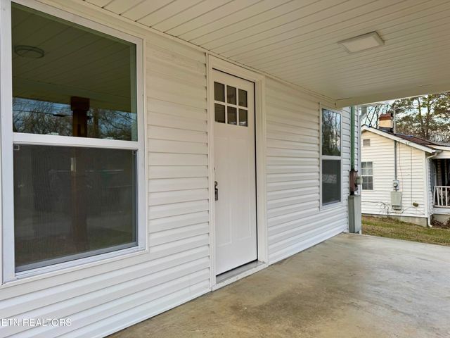 1607 Berry Rd, Knoxville, TN 37920