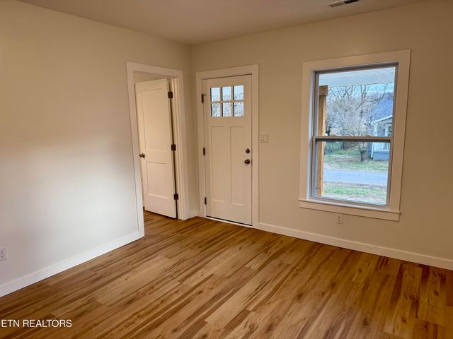 1607 Berry Rd, Knoxville, TN 37920