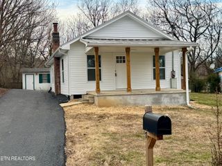 1607 Berry Rd, Knoxville, TN 37920