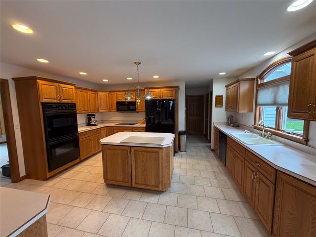 5209 ANNENDALE Drive, Erie, PA 16506