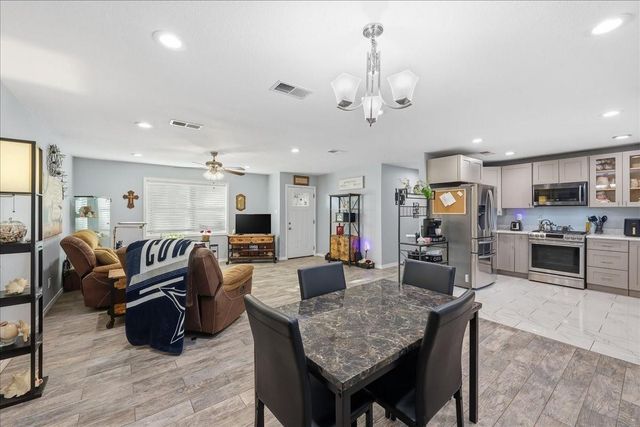 321 S 44th Street, Orange, TX 77630