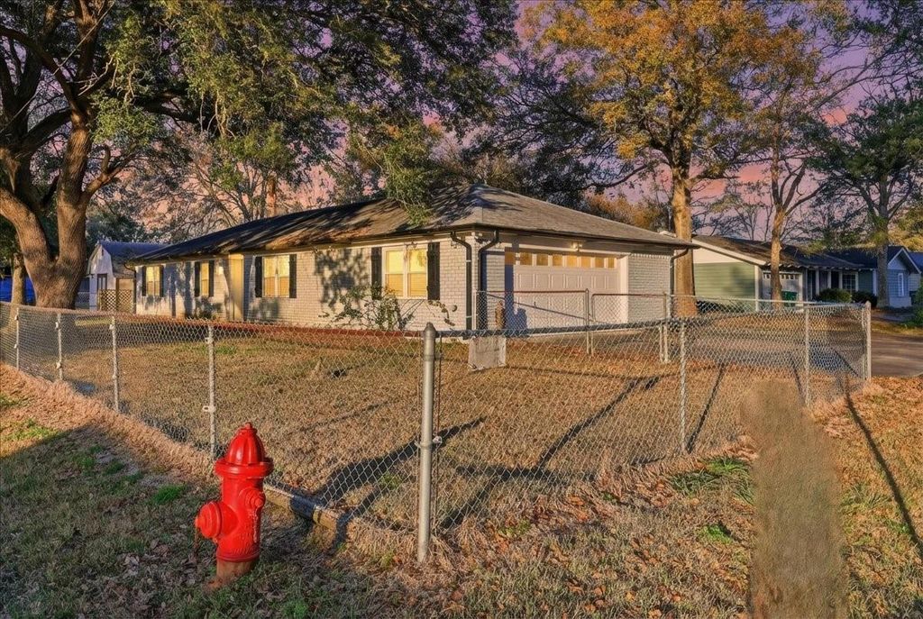 321 S 44th Street, Orange, TX 77630