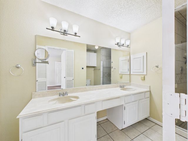 800 Raintree Court, Desoto, TX 75115