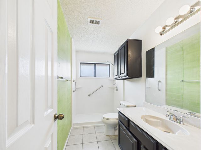 800 Raintree Court, Desoto, TX 75115