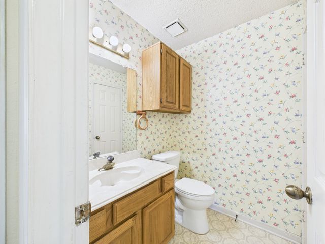800 Raintree Court, Desoto, TX 75115