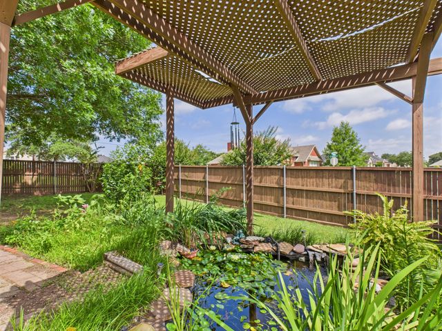 800 Raintree Court, Desoto, TX 75115