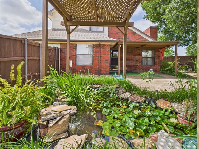 800 Raintree Court, Desoto, TX 75115