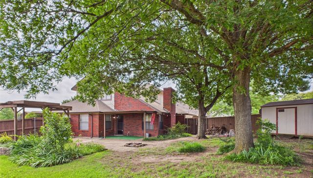 800 Raintree Court, Desoto, TX 75115