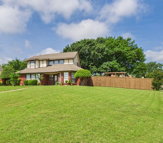 800 Raintree Court, Desoto, TX 75115