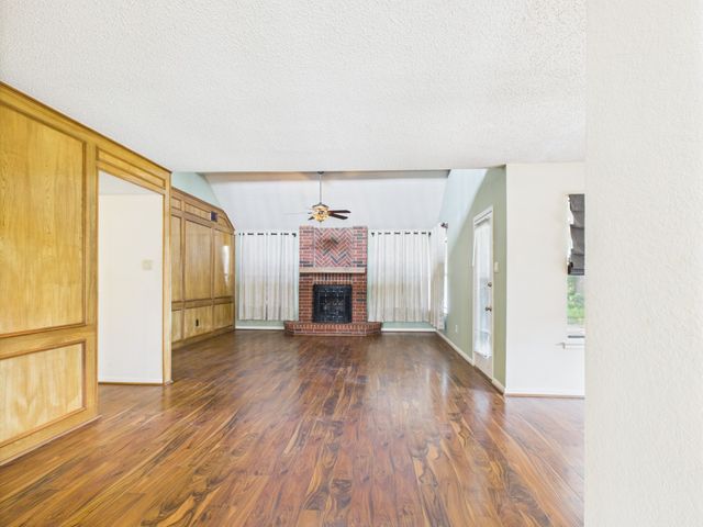 800 Raintree Court, Desoto, TX 75115