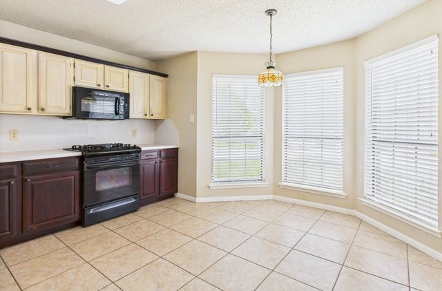 800 Raintree Court, Desoto, TX 75115