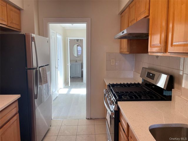 95-12 67 Av 2F, Rego Park, NY 11374