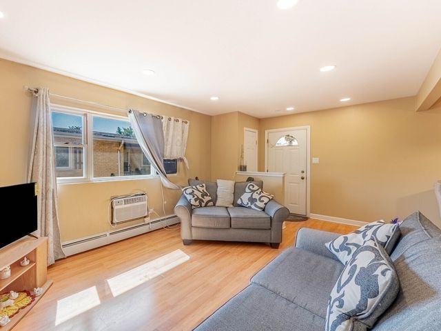 4215 HARLEM Avenue 8, Stickney, IL 60402