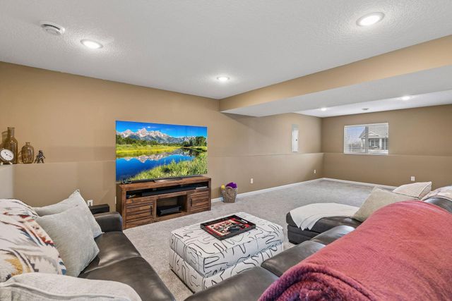 1108 Olivia Street SE, New Prague, MN 56071