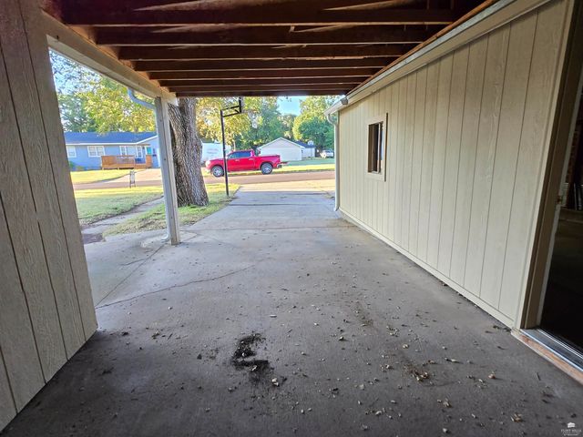 1504 NW 4th Street, Abilene, KS 67410