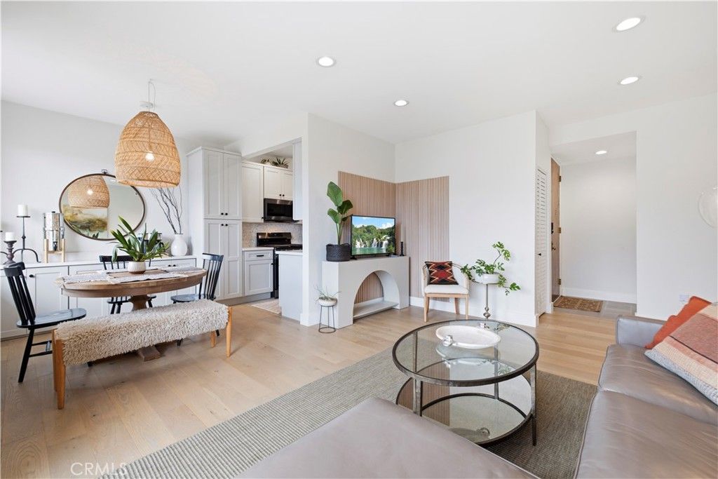 14539 Benefit 205, Sherman Oaks, CA 91403 — exterior