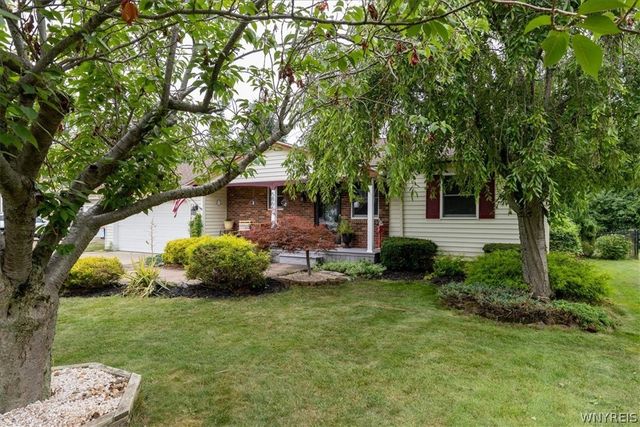 5866 Lakecrest Drive, Hamburg, NY 14085