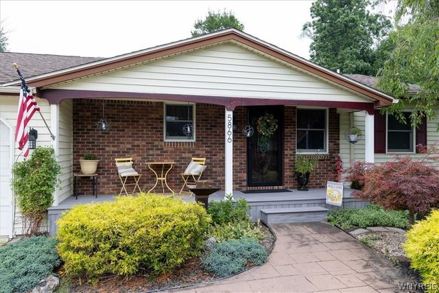 5866 Lakecrest Drive, Hamburg, NY 14085