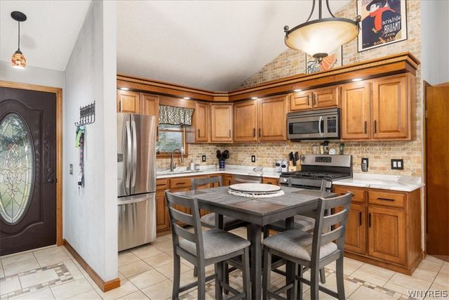 5866 Lakecrest Drive, Hamburg, NY 14085