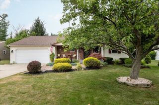 5866 Lakecrest Drive, Hamburg, NY 14085
