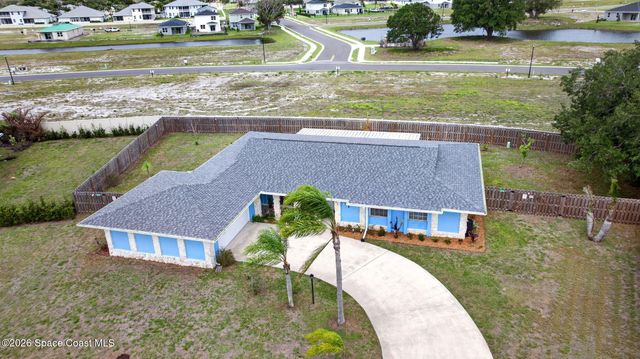 956 Waialae Circle NE, Palm Bay, FL 32905