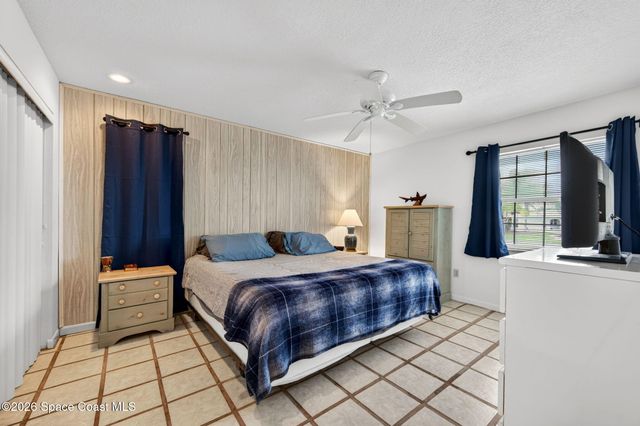 956 Waialae Circle NE, Palm Bay, FL 32905