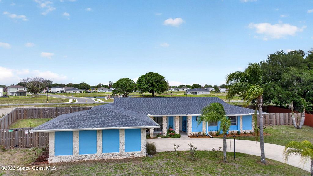 956 Waialae Circle NE, Palm Bay, FL 32905