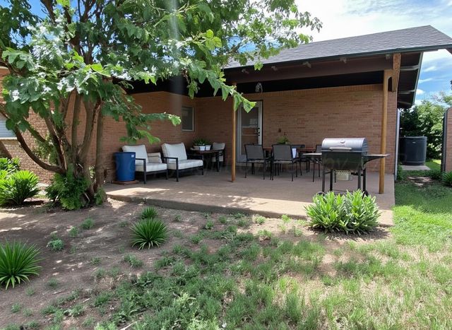 613 S Pearl Street, Stratford, TX 79084