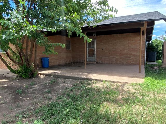 613 S Pearl Street, Stratford, TX 79084