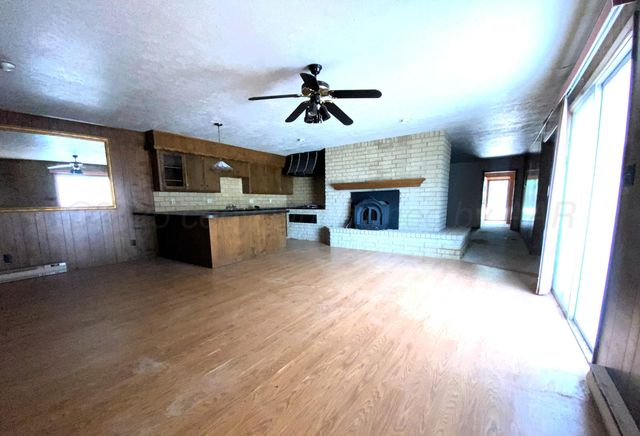 613 S Pearl Street, Stratford, TX 79084