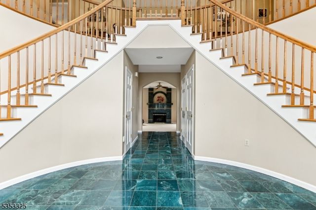 4 Lisa Ct, Millstone Twp., NJ 08510