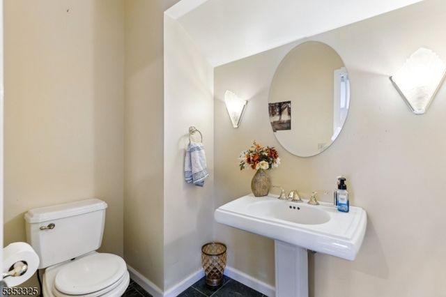 4 Lisa Ct, Millstone Twp., NJ 08510