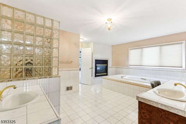 4 Lisa Ct, Millstone Twp., NJ 08510