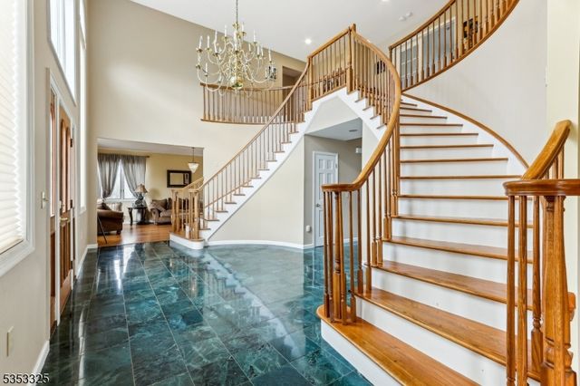 4 Lisa Ct, Millstone Twp., NJ 08510