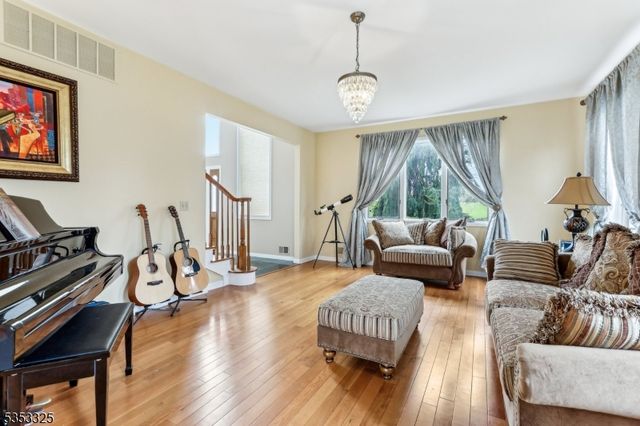 4 Lisa Ct, Millstone Twp., NJ 08510