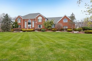 4 Lisa Ct, Millstone Twp., NJ 08510